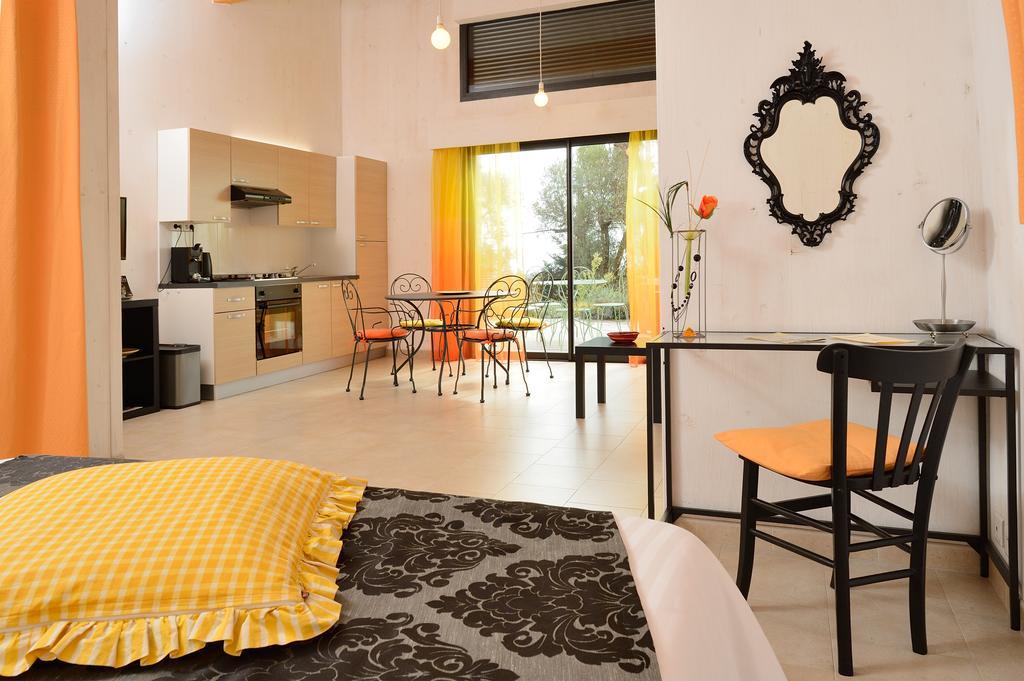Maison D'Hotes Bleu Azur Tourrettes-sur-Loup Habitación foto